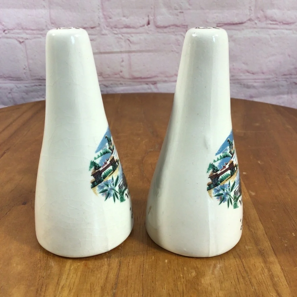 Vintage Souvenir Tacoma, Washington Ceramic Salt Shakers